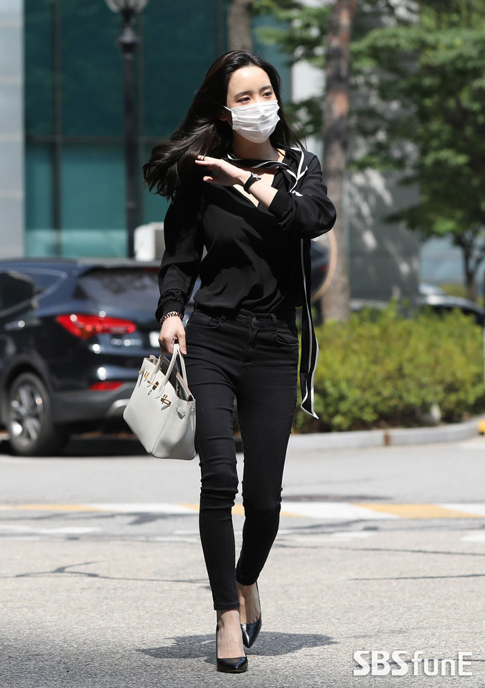 Bạn gái cũ T.O.P (Bigbang) tiết lộ thông tin bí mật vụ ma túy của B.I (iKON): Knet ủng hộ, khen xinh đẹp! Ảnh 9